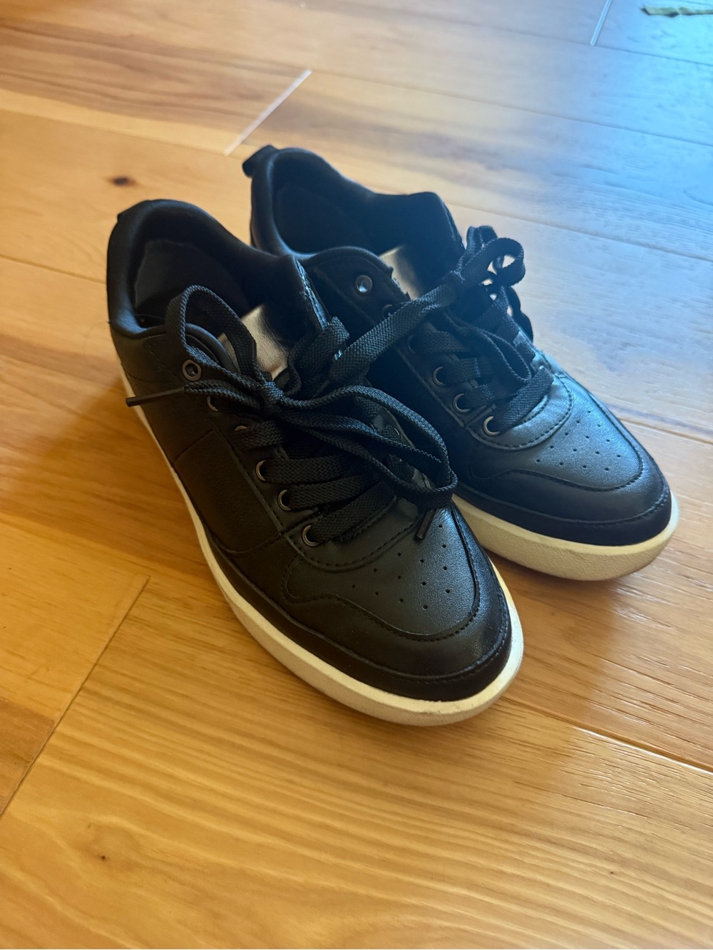 Vionic Black Leather-Style Women's Sneakers with White Soles
